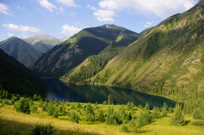 Первое Кольсайское озеро. Фото ©Виталий Шуптар